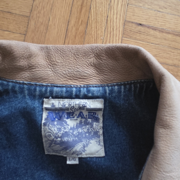 TRUE VINTAGE 90s Men's Denim Jacket | Tan Leather Collar | Trucker Style - Picture 4 of 16